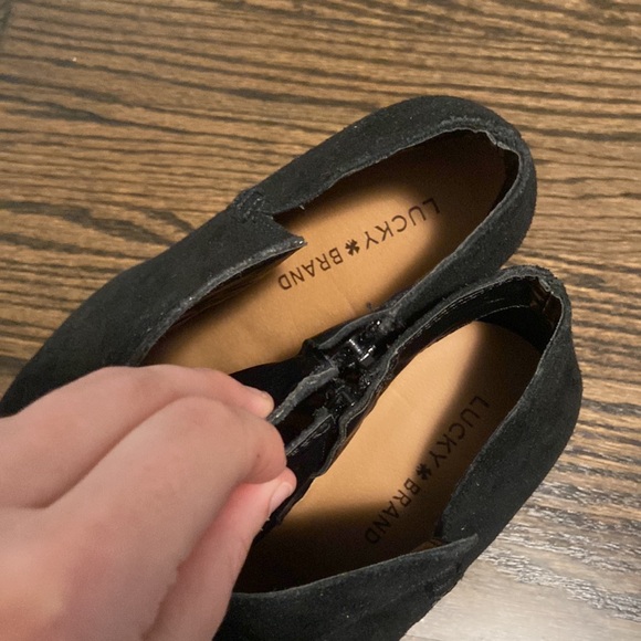 Lucky Brand Black Suede Wedged Booties Size 8.5 Yimme - Picture 6 of 6